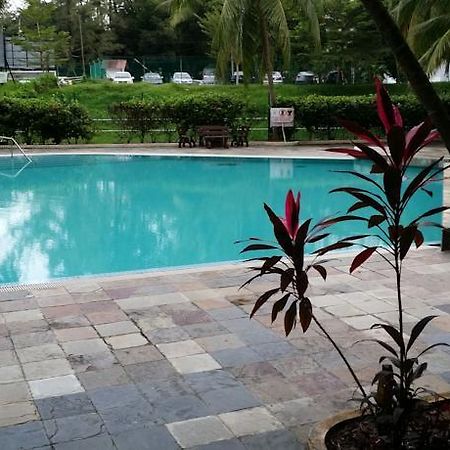Pinang Beach Apartment @ Bayu Emas Batu Ferringhi Esterno foto