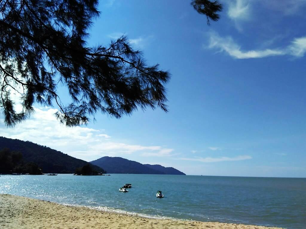 Pinang Beach Apartment @ Bayu Emas Batu Ferringhi Esterno foto